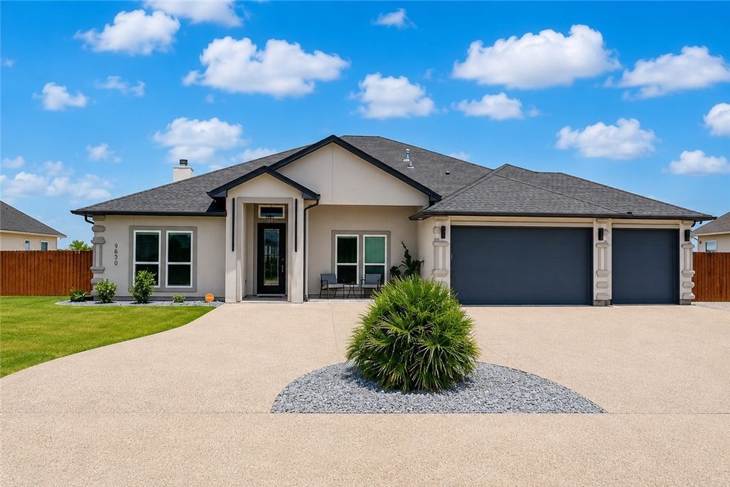 1886 Papa Mori Dr, Corpus Christi, TX 78414 — photo 3