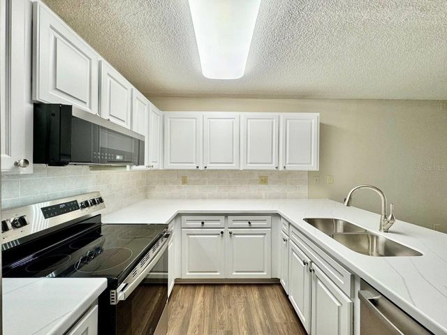 3323 CRYSTAL COURT E A, Palm Harbor, FL 34685