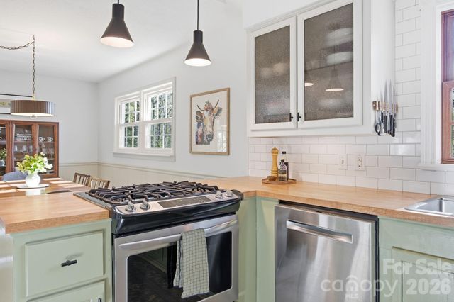 50 Hemlock Street, Arden, NC 28704