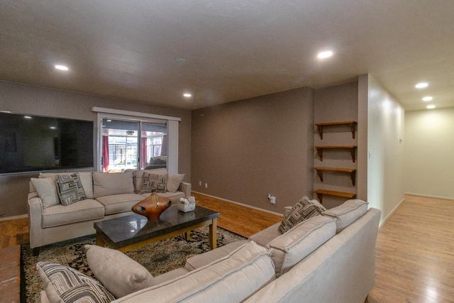 6594 N Fresno Street, Fresno, CA 93710