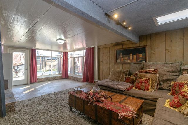 6594 N Fresno Street, Fresno, CA 93710