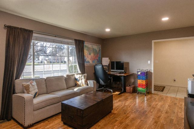 6594 N Fresno Street, Fresno, CA 93710