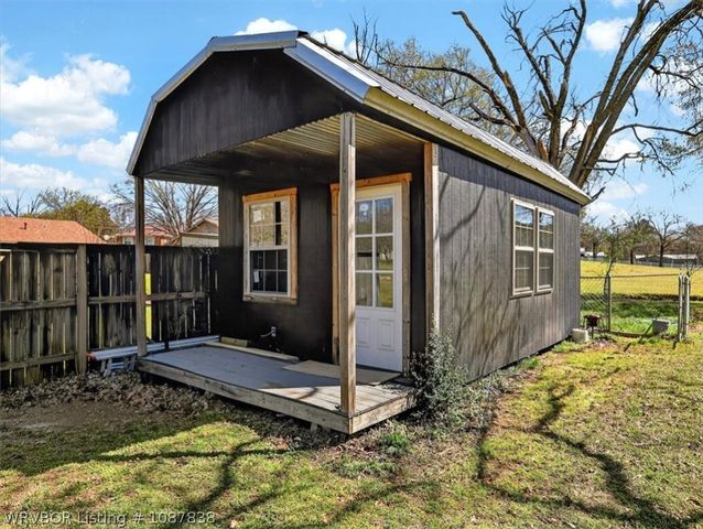 516 Beeler Street, Poteau, OK 74953