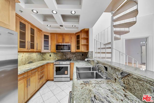 4477 Woodman Avenue 305, Sherman Oaks, CA 91423