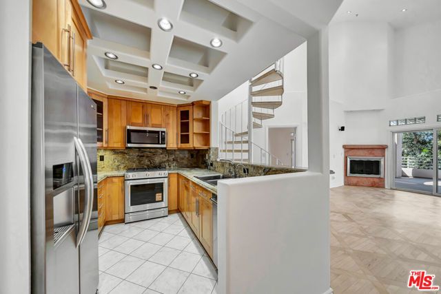 4477 Woodman Avenue 305, Sherman Oaks, CA 91423