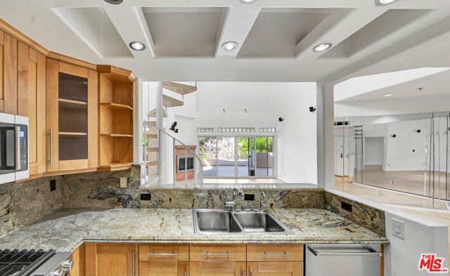 4477 Woodman Avenue 305, Sherman Oaks, CA 91423