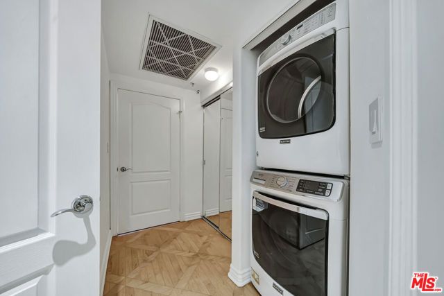 4477 Woodman Avenue 305, Sherman Oaks, CA 91423