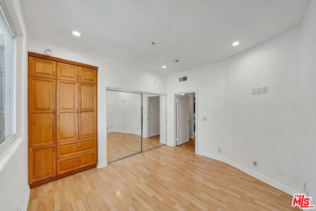 4477 Woodman Avenue 305, Sherman Oaks, CA 91423