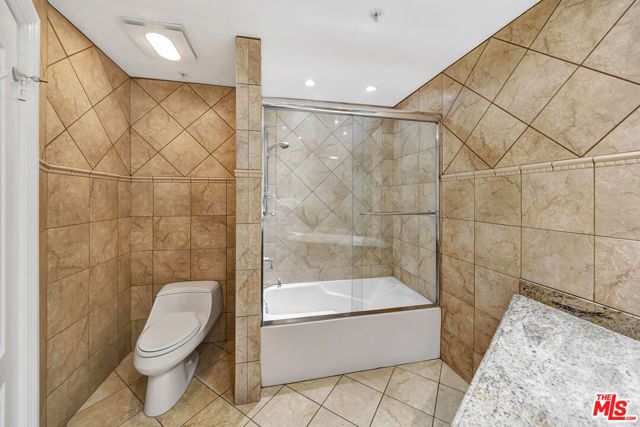 4477 Woodman Avenue 305, Sherman Oaks, CA 91423