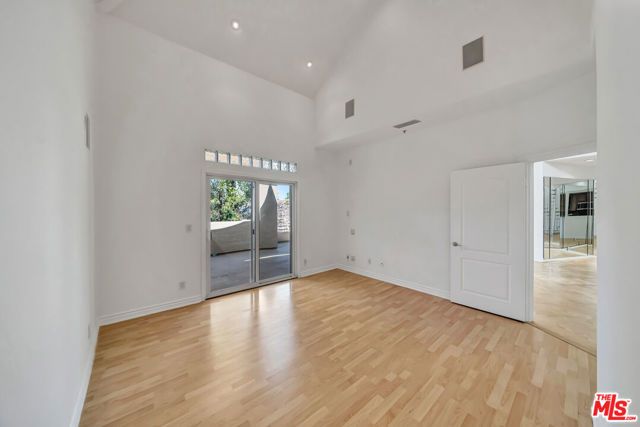 4477 Woodman Avenue 305, Sherman Oaks, CA 91423