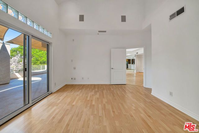 4477 Woodman Avenue 305, Sherman Oaks, CA 91423