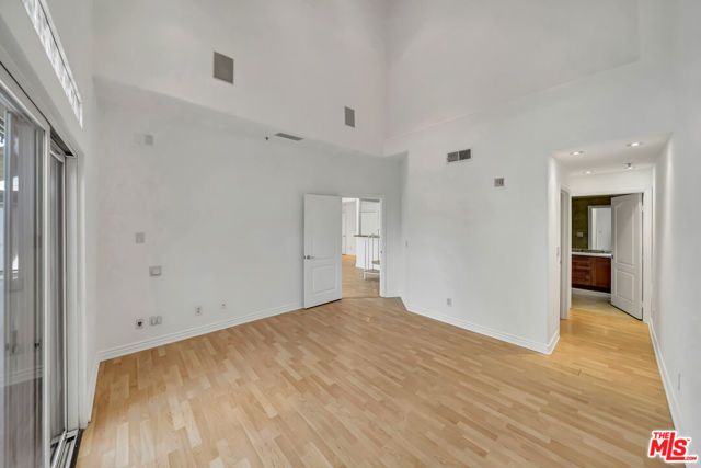 4477 Woodman Avenue 305, Sherman Oaks, CA 91423