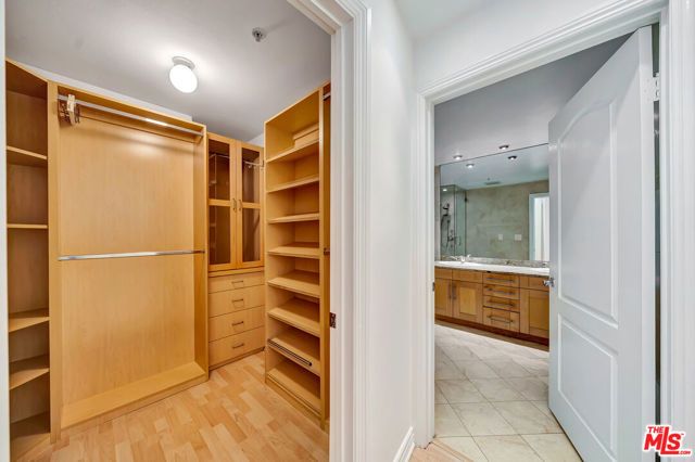 4477 Woodman Avenue 305, Sherman Oaks, CA 91423