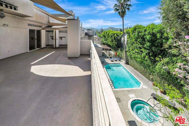 4477 Woodman Avenue 305, Sherman Oaks, CA 91423