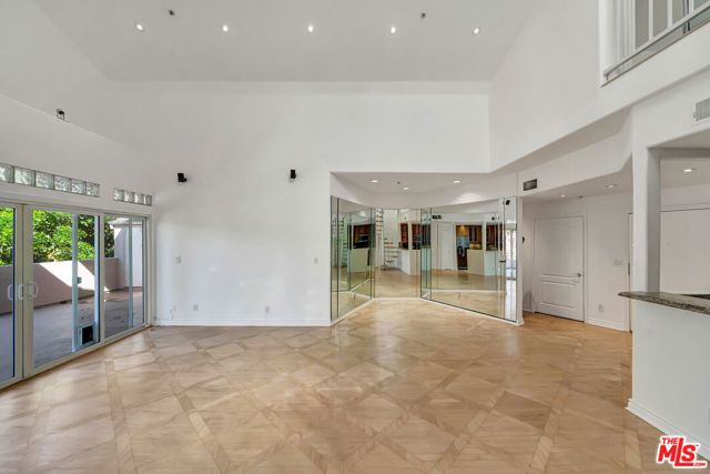 4477 Woodman Avenue 305, Sherman Oaks, CA 91423