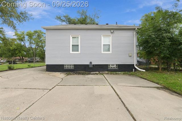 13957 Berwyn, Redford, MI 48239