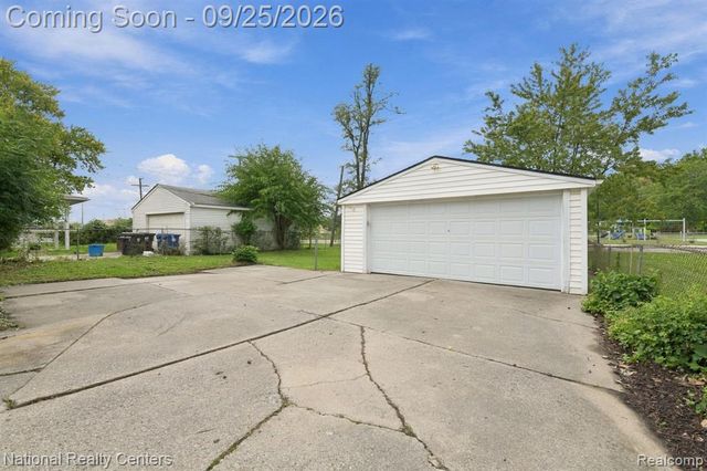 13957 Berwyn, Redford, MI 48239
