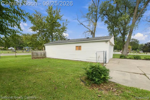 13957 Berwyn, Redford, MI 48239