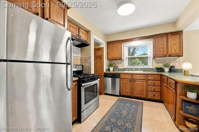 13957 Berwyn, Redford, MI 48239