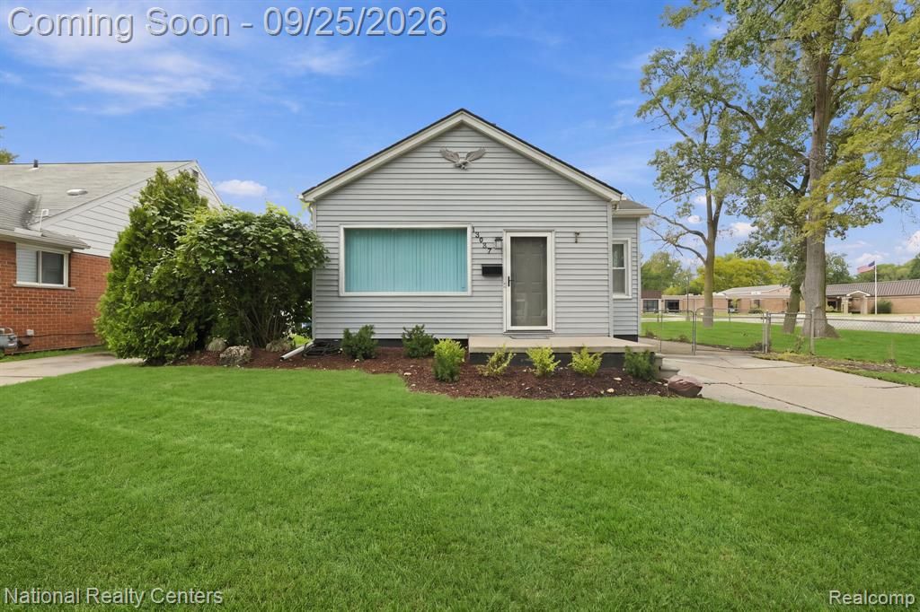 13957 Berwyn, Redford, MI 48239