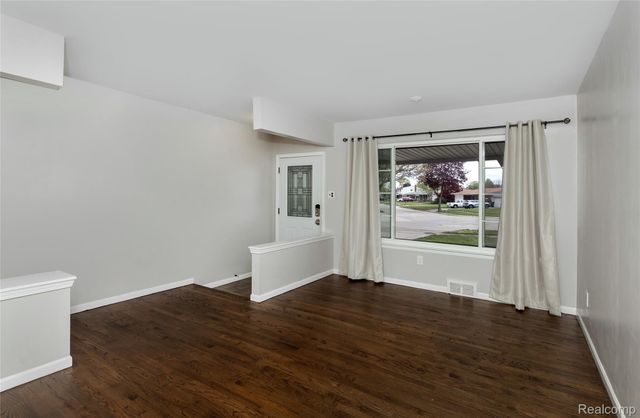 33286 Linsdale Court, Sterling Heights, MI 48310