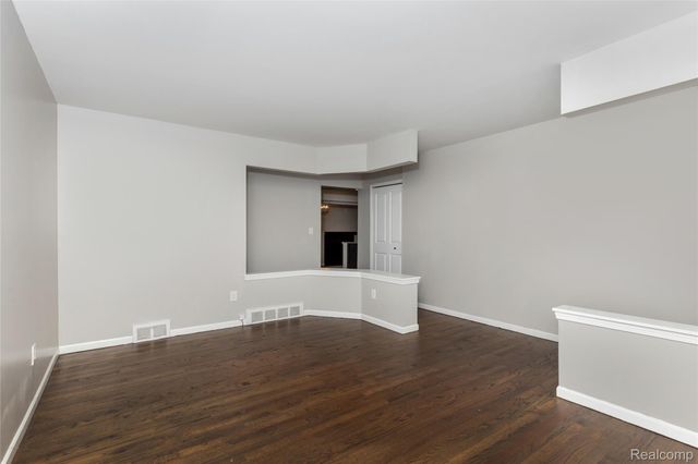 33286 Linsdale Court, Sterling Heights, MI 48310