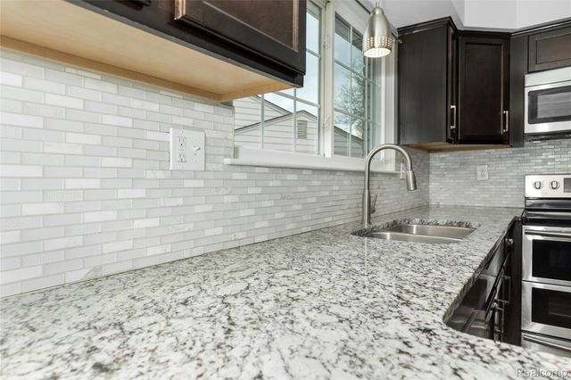 33286 Linsdale Court, Sterling Heights, MI 48310