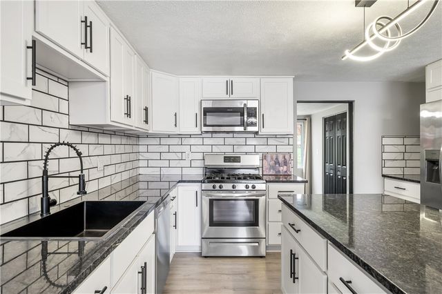 856 Cleveland Ave, Brackenridge, PA 15014