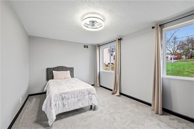 856 Cleveland Ave, Brackenridge, PA 15014