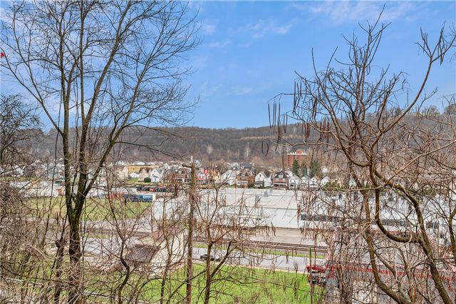 856 Cleveland Ave, Brackenridge, PA 15014