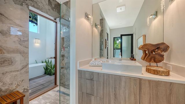 1421 N LAKE SHORE DRIVE, Sarasota, FL 34231