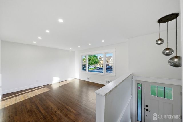 684 West Avenue, Sewaren, NJ 07077