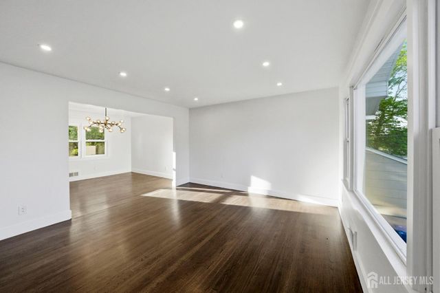 684 West Avenue, Sewaren, NJ 07077