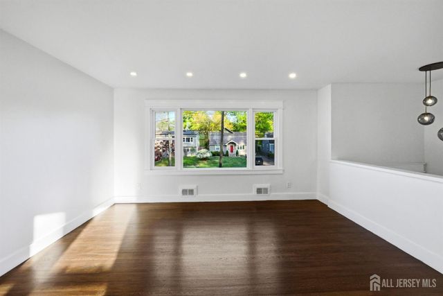 684 West Avenue, Sewaren, NJ 07077