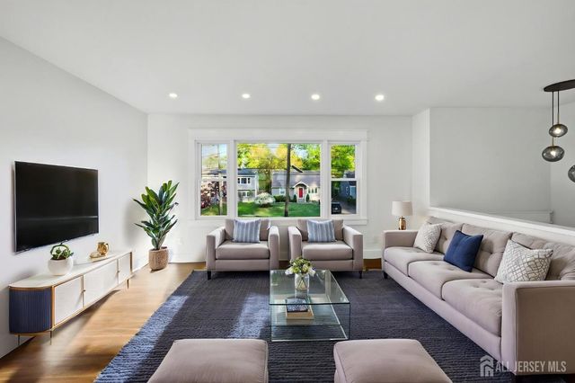 684 West Avenue, Sewaren, NJ 07077