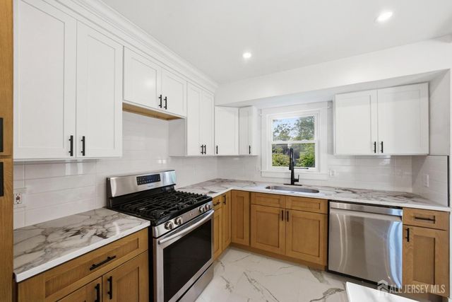 684 West Avenue, Sewaren, NJ 07077
