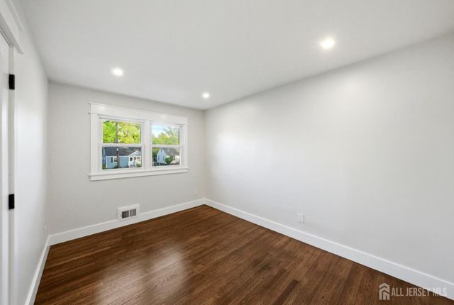 684 West Avenue, Sewaren, NJ 07077