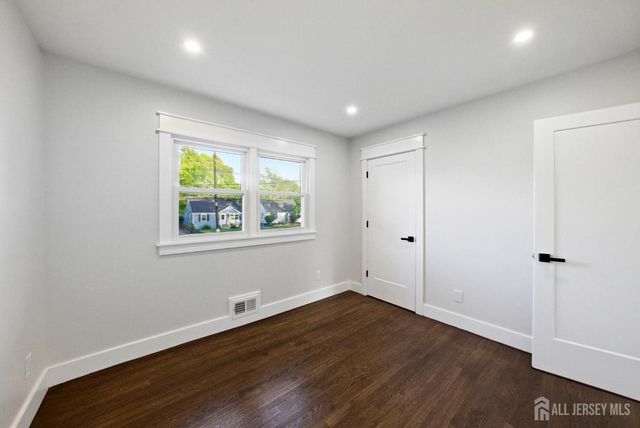 684 West Avenue, Sewaren, NJ 07077