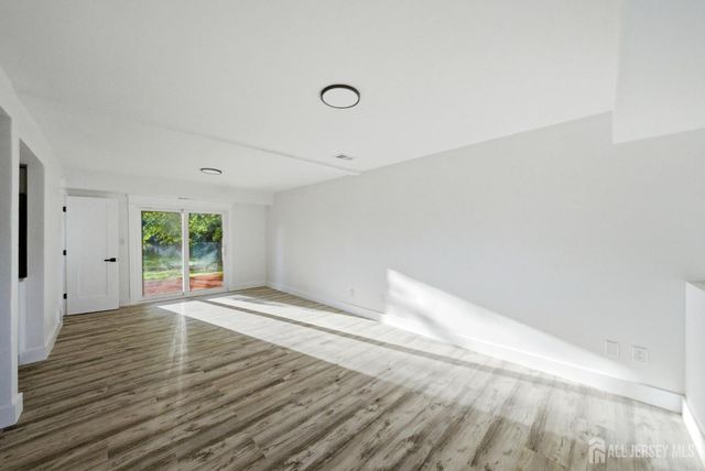 684 West Avenue, Sewaren, NJ 07077