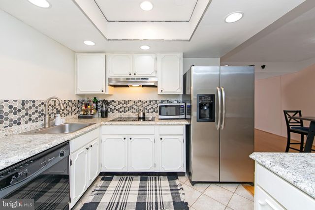 40 RITTENHOUSE DR, Willingboro, NJ 08046