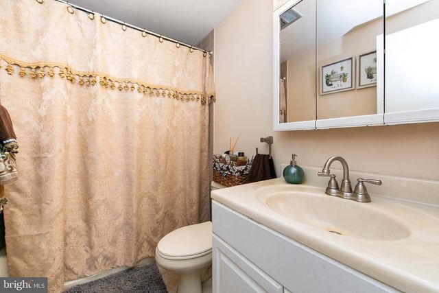 40 RITTENHOUSE DR, Willingboro, NJ 08046