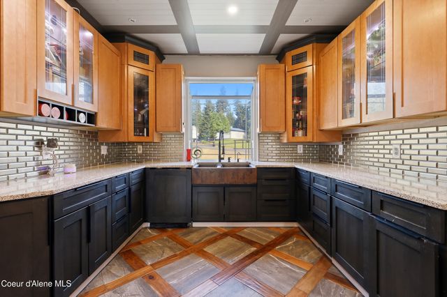 12439 N Ninebark Rd, Hauser, ID 83854