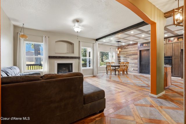 12439 N Ninebark Rd, Hauser, ID 83854