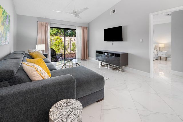 3068 S Oakland Forest Dr 803, Oakland Park, FL 33309