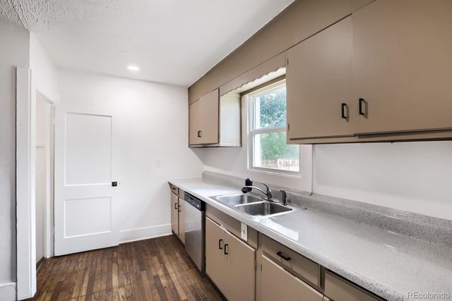 8015 E 16th Avenue, Denver, CO 80220