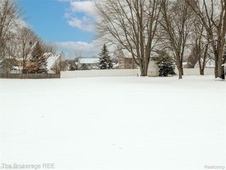 S Genesee Road, Grand Blanc, MI 48439