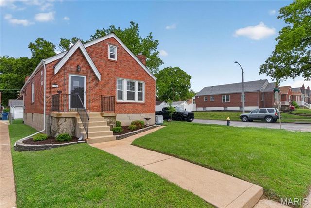 5701 Pernod Avenue, St Louis, MO 63139