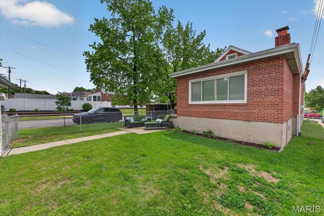 5701 Pernod Avenue, St Louis, MO 63139