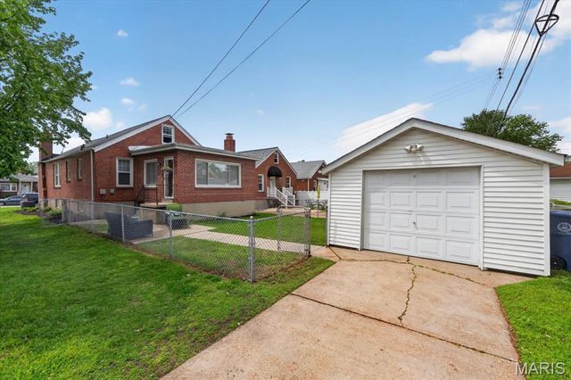5701 Pernod Avenue, St Louis, MO 63139