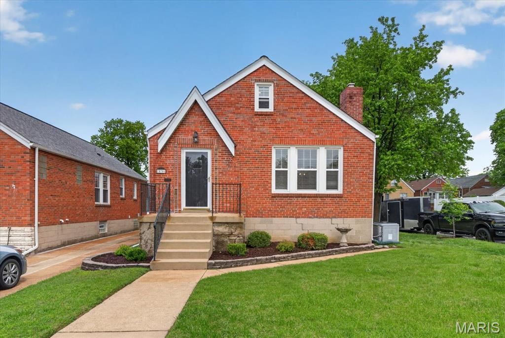 5701 Pernod Avenue, St Louis, MO 63139
